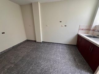Foto 27 de Venta  Casa Remodelada Frente a Parque en el Distrito de Los Olivos, Lima