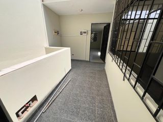 Foto 29 de Venta  Casa Remodelada Frente a Parque en el Distrito de Los Olivos, Lima