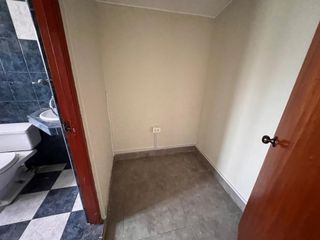 Foto 33 de Venta  Casa Remodelada Frente a Parque en el Distrito de Los Olivos, Lima