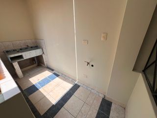 Foto 40 de Venta  Casa Remodelada Frente a Parque en el Distrito de Los Olivos, Lima