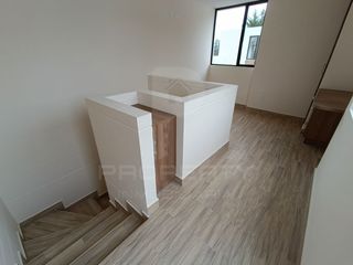 Foto 19 de casa moderna nueva 3 dormitorios 2 parqueaderos La Armenia Valle de los Chillos terraza jardín Parque Metropolitano