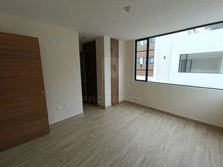 Foto 16 de casa moderna nueva 3 dormitorios 2 parqueaderos La Armenia Valle de los Chillos terraza jardín Parque Metropolitano