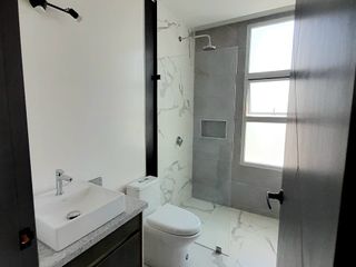 Foto 19 de Arriendo amplia casa con local comercial, 225mts.  en sector San José de Monjas