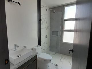 Foto 34 de Arriendo amplia casa con local comercial, 225mts.  en sector San José de Monjas