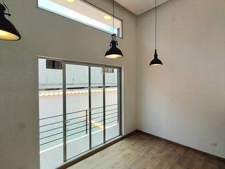 Foto 12 de Arriendo amplia casa con local comercial, 225mts.  en sector San José de Monjas