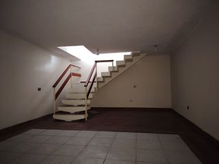 Foto 10 de Vendo Amplio y Moderno Departamento Remodelado en la Urbanización El Condado - Norte de Quito