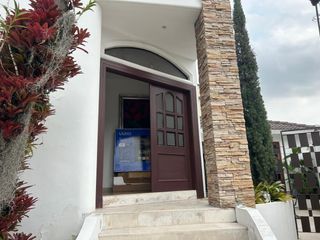 Foto 36 de Vendo casa totalmente amoblada de 5 dormitorios en Ceibos Norte