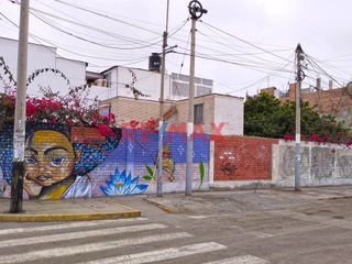Foto 2 de Se Vende Casa Como Terreno En Av. Ballestas Cedros De Villa Chorrillos