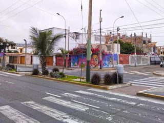 Foto 3 de Se Vende Casa Como Terreno En Av. Ballestas Cedros De Villa Chorrillos