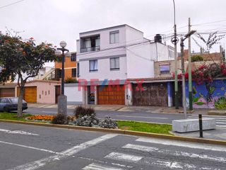 Foto 4 de Se Vende Casa Como Terreno En Av. Ballestas Cedros De Villa Chorrillos