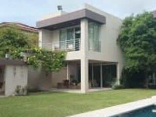 Foto 1 de VENDO - Laguna Club-vista al lago, 4 dormitorios, salas, terraza, piscina, Jacuzzi.