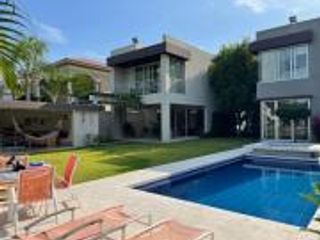 Foto 2 de VENDO - Laguna Club-vista al lago, 4 dormitorios, salas, terraza, piscina, Jacuzzi.
