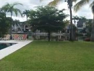 Foto 9 de VENDO - Laguna Club-vista al lago, 4 dormitorios, salas, terraza, piscina, Jacuzzi.