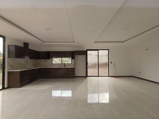 Foto 6 de QUINTA CON PISCINA POR ESTRENAR EN VENTA, EN YUNGUILLA