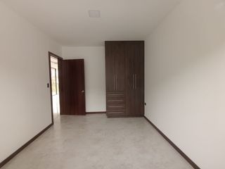 Foto 9 de QUINTA CON PISCINA POR ESTRENAR EN VENTA, EN YUNGUILLA