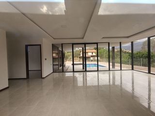 Foto 10 de QUINTA CON PISCINA POR ESTRENAR EN VENTA, EN YUNGUILLA