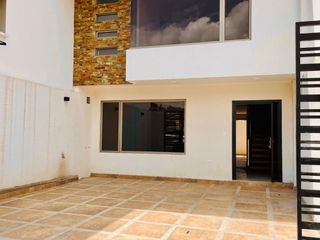Foto 3 de Casa de venta en Cuenca Ecuador independiente fuera de condominios sector Av del Tejar