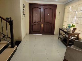 Foto 1 de Casa en Venta, Portón Lomas - Urdesa, 3 Niveles, Ascensor, Norte Gye.
