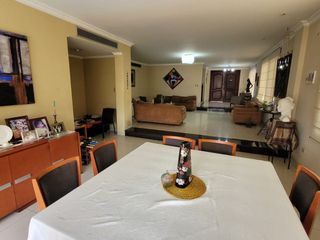 Foto 3 de Casa en Venta, Portón Lomas - Urdesa, 3 Niveles, Ascensor, Norte Gye.