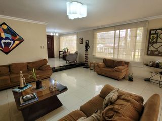 Foto 4 de Casa en Venta, Portón Lomas - Urdesa, 3 Niveles, Ascensor, Norte Gye.