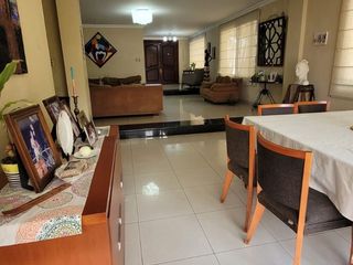 Foto 12 de Casa en Venta, Portón Lomas - Urdesa, 3 Niveles, Ascensor, Norte Gye.