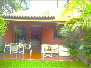 Foto 100 de Vendo Hermosa Casa en Surco con Chimenea y Jardines cerca Av. Primavera