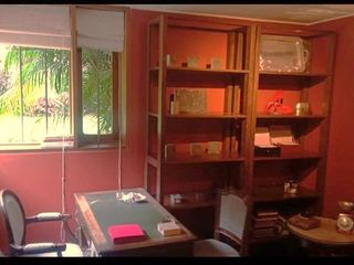 Foto 125 de Vendo Hermosa Casa en Surco con Chimenea y Jardines cerca Av. Primavera