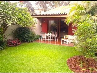 Foto 134 de Vendo Hermosa Casa en Surco con Chimenea y Jardines cerca Av. Primavera