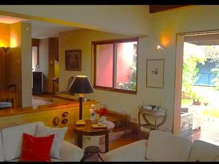 Foto 141 de Vendo Hermosa Casa en Surco con Chimenea y Jardines cerca Av. Primavera