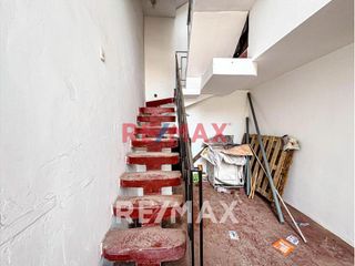 Foto 9 de Casa En Venta De 3 Pisos En Ventanilla