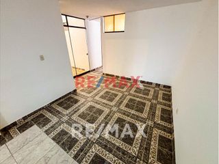 Foto 2 de Casa En Venta De 3 Pisos En Ventanilla