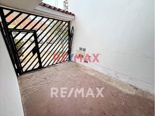 Foto 8 de Casa En Venta De 3 Pisos En Ventanilla