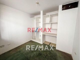 Foto 14 de Casa En Venta De 3 Pisos En Ventanilla