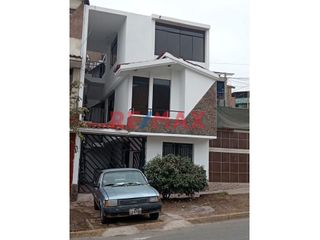 Foto 18 de Casa En Venta De 3 Pisos En Ventanilla