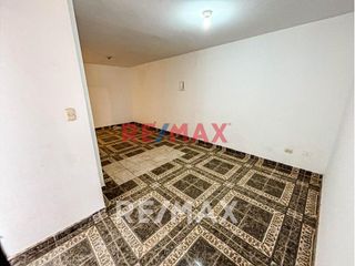 Foto 19 de Casa En Venta De 3 Pisos En Ventanilla