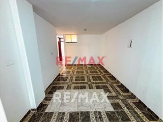 Foto 20 de Casa En Venta De 3 Pisos En Ventanilla