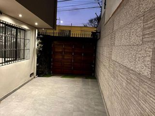 Foto 6 de Vendo bonita casa de 3 pisos en Magdalena del Mar cerca al Club Lima Cricket