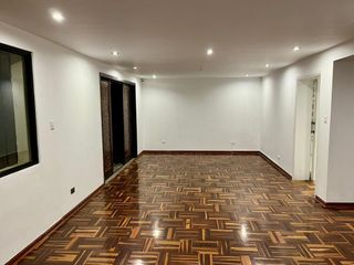 Foto 10 de Vendo bonita casa de 3 pisos en Magdalena del Mar cerca al Club Lima Cricket