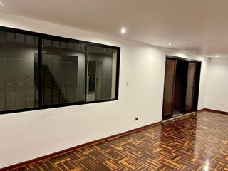 Foto 11 de Vendo bonita casa de 3 pisos en Magdalena del Mar cerca al Club Lima Cricket