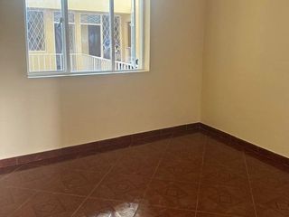 Foto 5 de VENDO ESPECTACULAR CASA COMERCIAL 12 DE OCTUBRE -RENTANDO