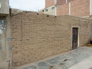 Foto 2 de VENDE TERRENO EN AV. LOS LAURELES,  FLORENCIA DE MORA CON SEMIRUSTICA MANPUESTO