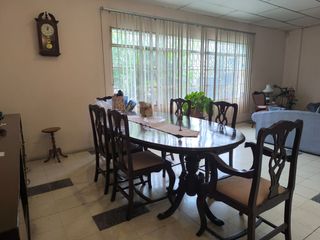 Foto 1 de VENDO CASA - 3 DORMITORIOS PLANTA BAJA - DOS PLANTA ALTA - 5 PARQUEOS - PATIO