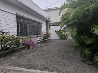 Foto 7 de VENDO CASA - 3 DORMITORIOS PLANTA BAJA - DOS PLANTA ALTA - 5 PARQUEOS - PATIO
