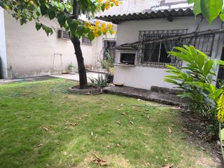 Foto 12 de VENDO CASA - 3 DORMITORIOS PLANTA BAJA - DOS PLANTA ALTA - 5 PARQUEOS - PATIO