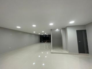 Foto 3 de AMPLIO LOCAL COMERCIAL EN EL SECTOR DEL RECINTO FERIAL