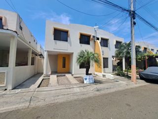 Foto 1 de Casa de alquiler en manta sector norte C/P