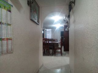 Foto 2 de A LA MEJOR PROPUESTA VENDO CASA RENTERA SECTOR LA MAGDALENA (ALTA) QUITO ECUADOR