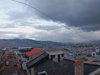 Foto 13 de A LA MEJOR PROPUESTA VENDO CASA RENTERA SECTOR LA MAGDALENA (ALTA) QUITO ECUADOR