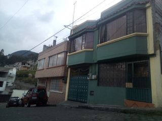 Foto 14 de A LA MEJOR PROPUESTA VENDO CASA RENTERA SECTOR LA MAGDALENA (ALTA) QUITO ECUADOR