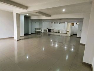 Foto 3 de VENDO EDIFICIO COMERCIAL 5 PISOS EN AV TRAPICHE COMAS